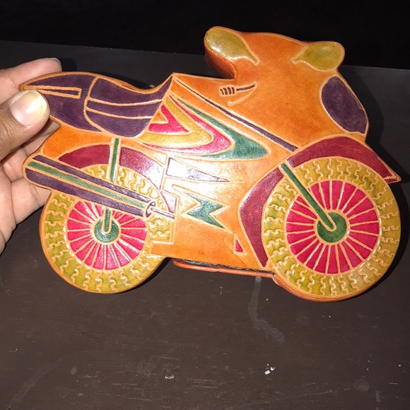 Leather motorcycle coin bank - Picture 4 of 8